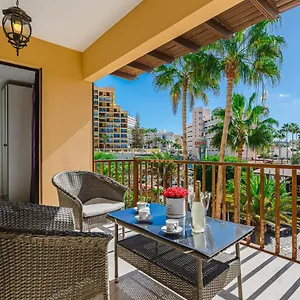 Oceanfront Oasis: 3-bedroom Americas Retreat Apartment