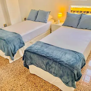 encantadora-habitacion-privada-cerca-del-mar.hotelsinnerja.org/